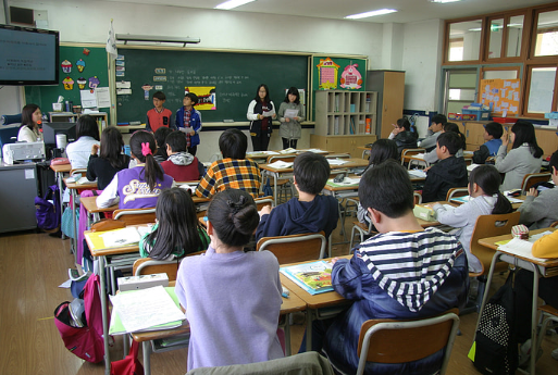 中小学生用品种类丰富，价格上涨的原因及应对